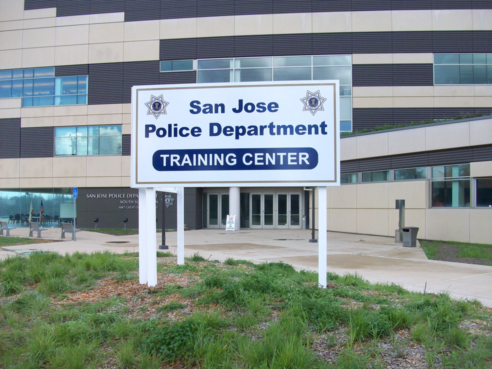 2-9-15-San-Jose-Police-V-sign.jpg